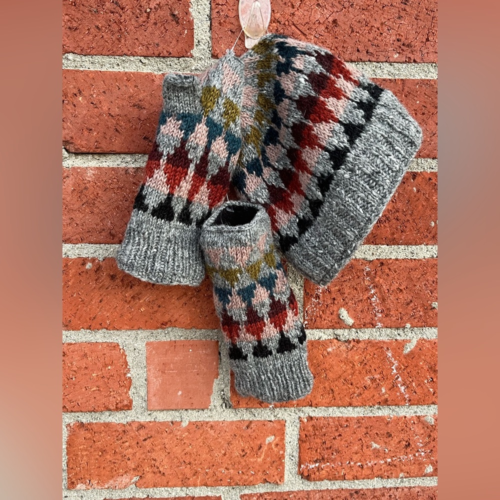 Feelgoodz Lined Beanie and Gloves Set, Wool, One Size, Made in Nepal